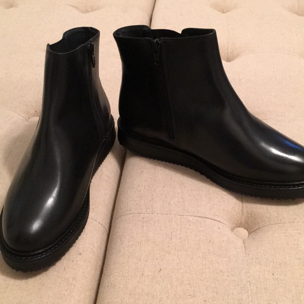 NEW: 6WW - Extra Wide Ankle Bootie